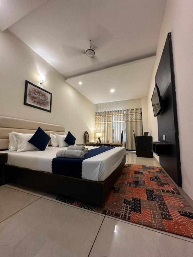 Jb Residency Zirakpur !! Top Rated & Most Awarded Property In Zirakpur Hotel Exterior foto