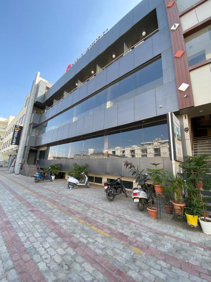 Jb Residency Zirakpur !! Top Rated & Most Awarded Property In Zirakpur Hotel Exterior foto