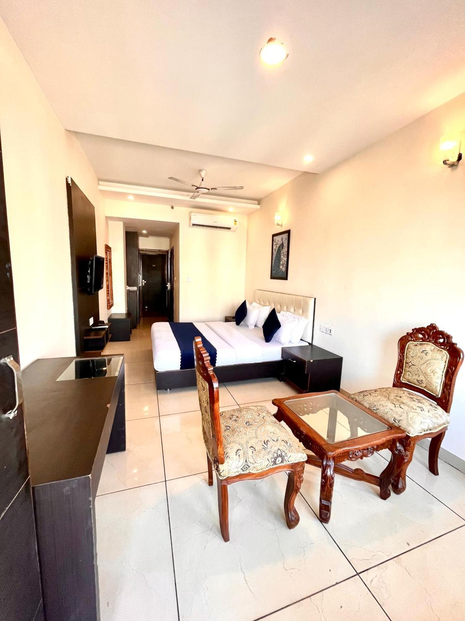 Jb Residency Zirakpur !! Top Rated & Most Awarded Property In Zirakpur Hotel Exterior foto