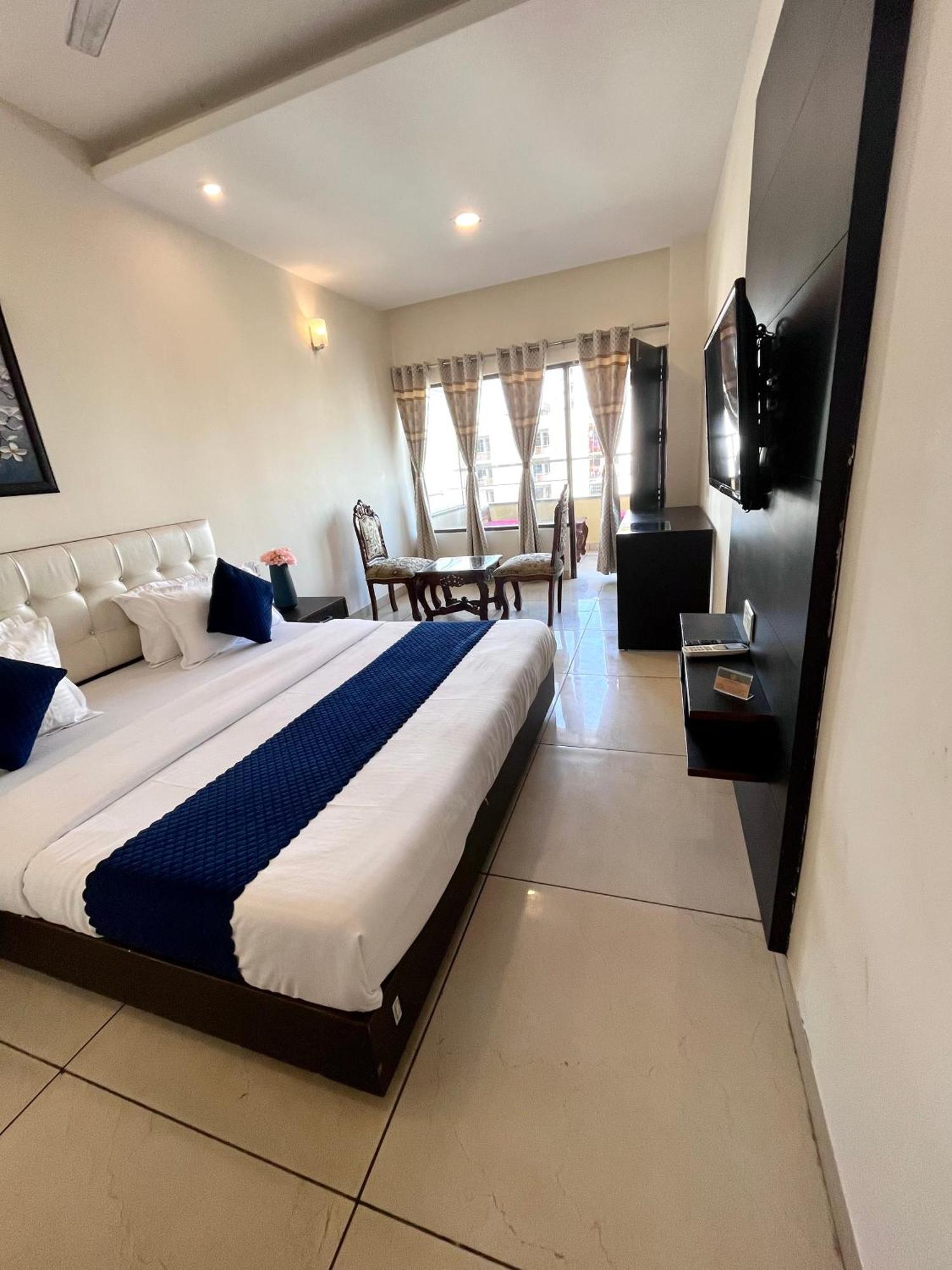 Jb Residency Zirakpur !! Top Rated & Most Awarded Property In Zirakpur Hotel Exterior foto