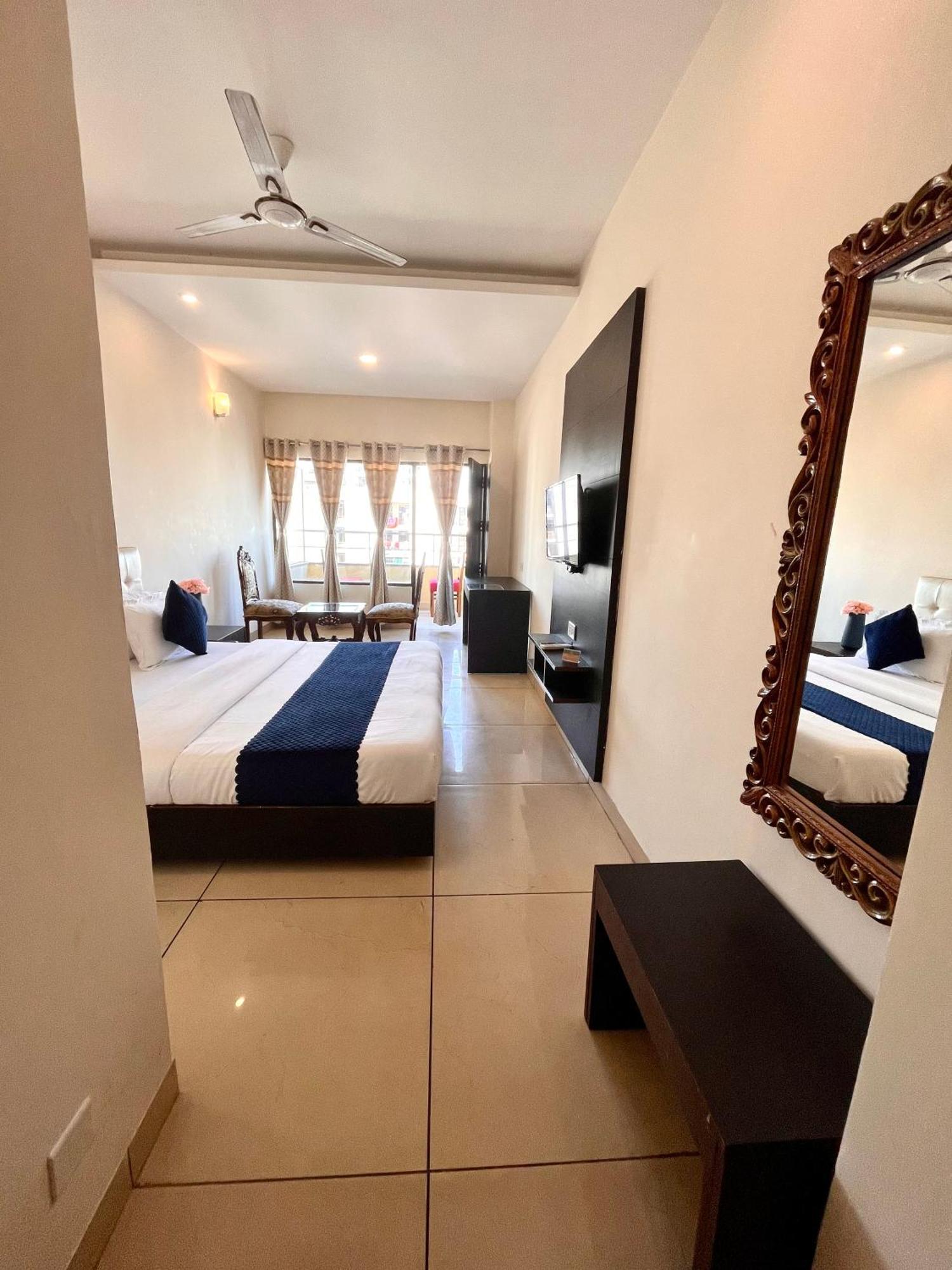 Jb Residency Zirakpur !! Top Rated & Most Awarded Property In Zirakpur Hotel Exterior foto
