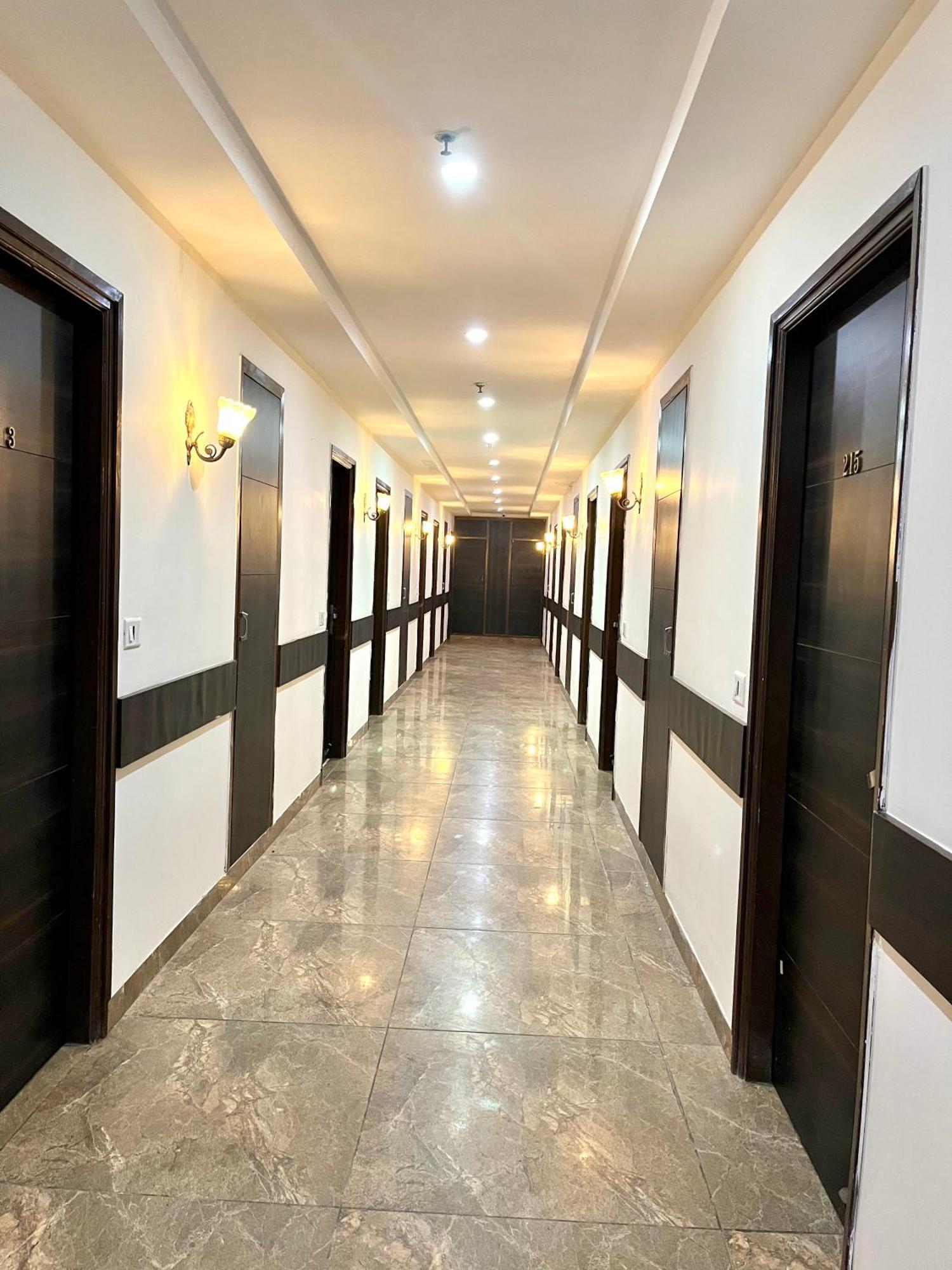Jb Residency Zirakpur !! Top Rated & Most Awarded Property In Zirakpur Hotel Exterior foto