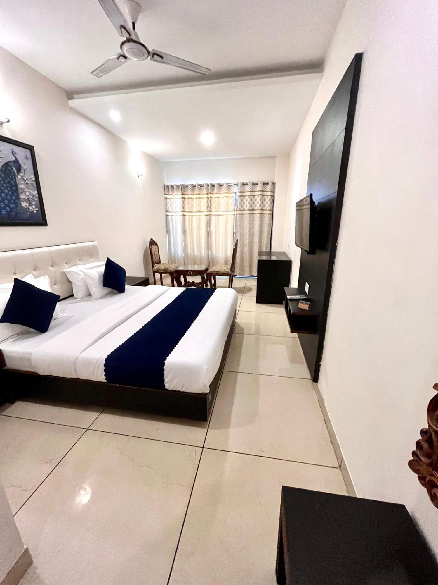 Jb Residency Zirakpur !! Top Rated & Most Awarded Property In Zirakpur Hotel Exterior foto