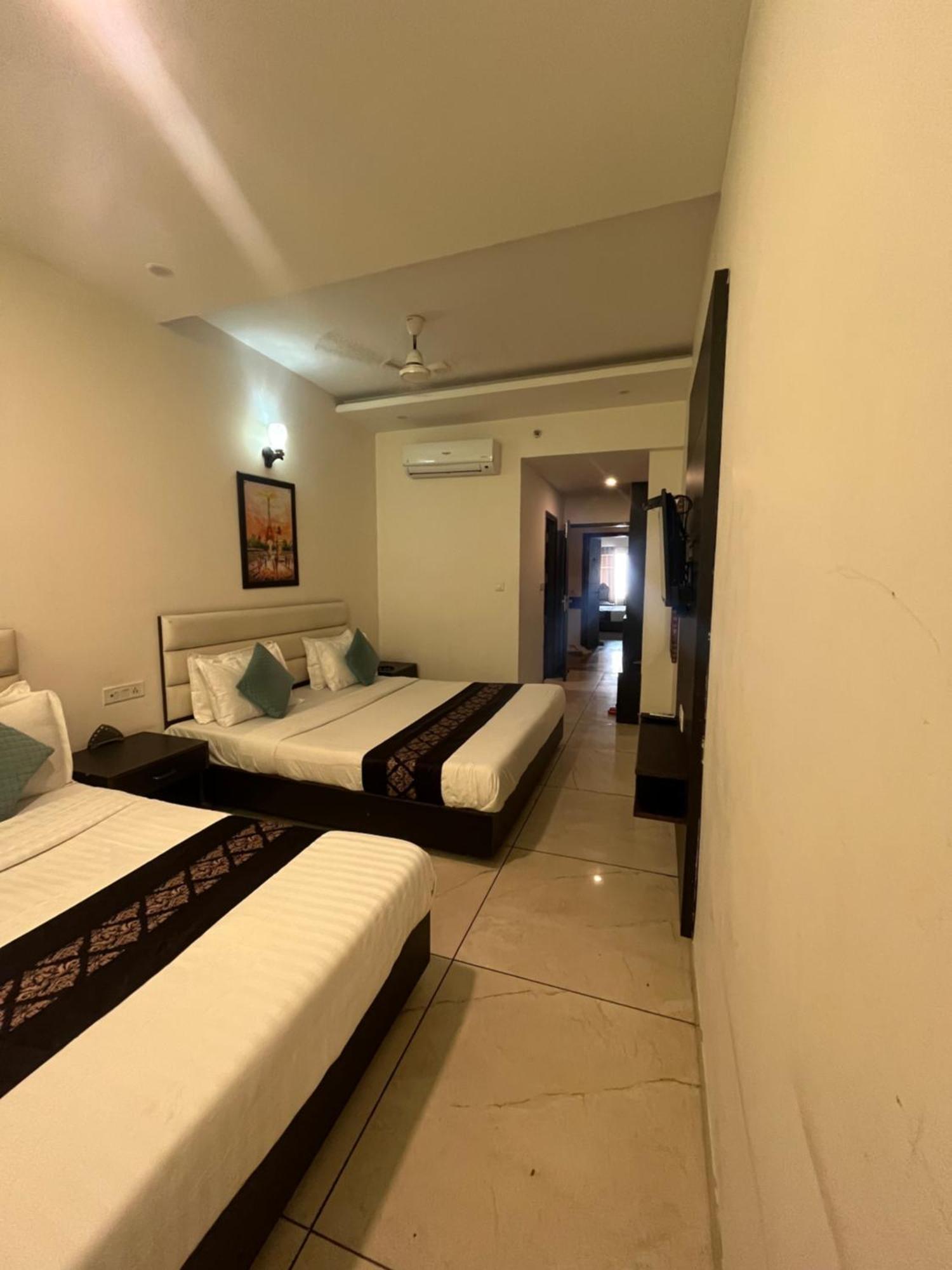 Jb Residency Zirakpur !! Top Rated & Most Awarded Property In Zirakpur Hotel Exterior foto