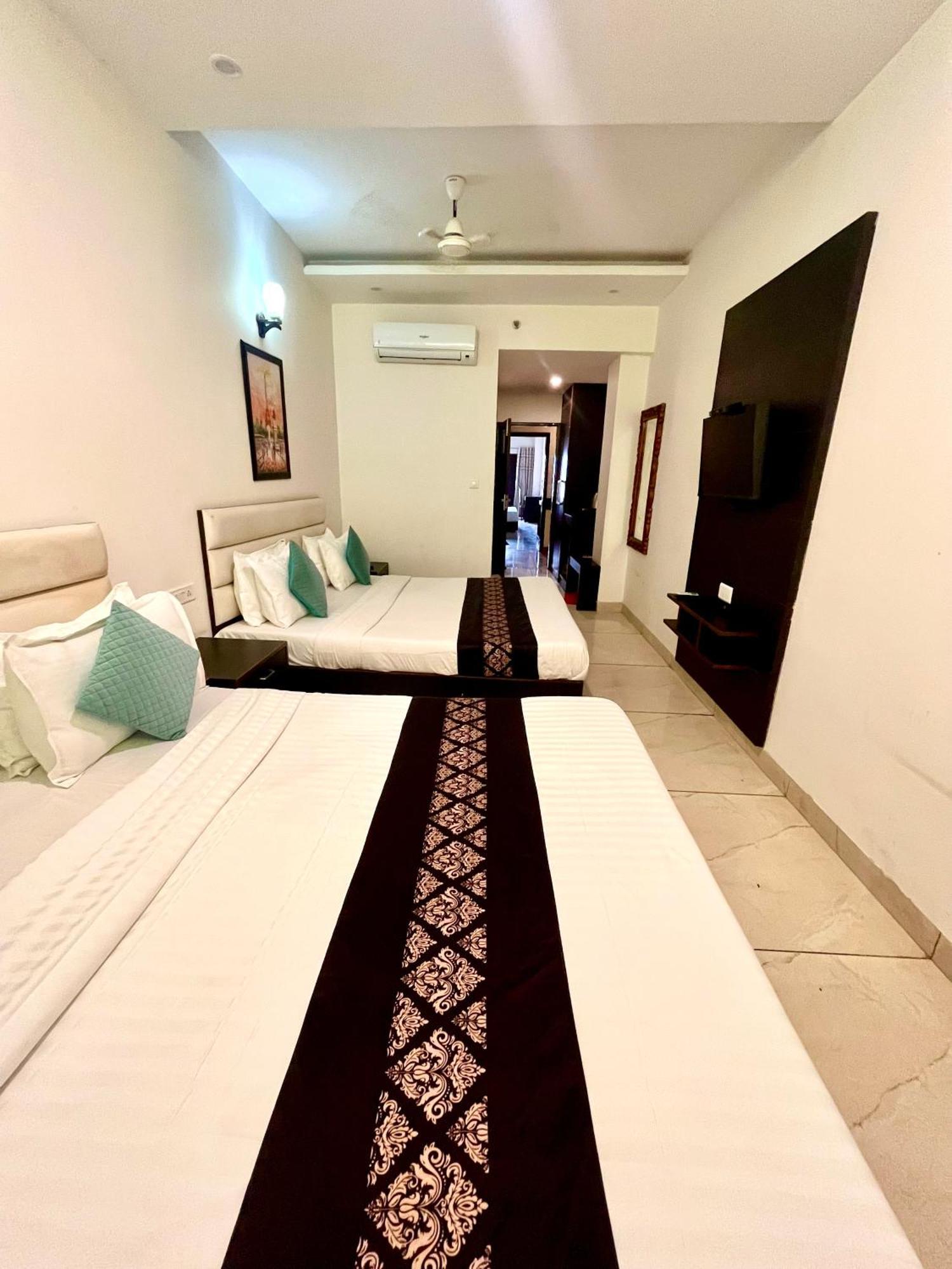 Jb Residency Zirakpur !! Top Rated & Most Awarded Property In Zirakpur Hotel Exterior foto