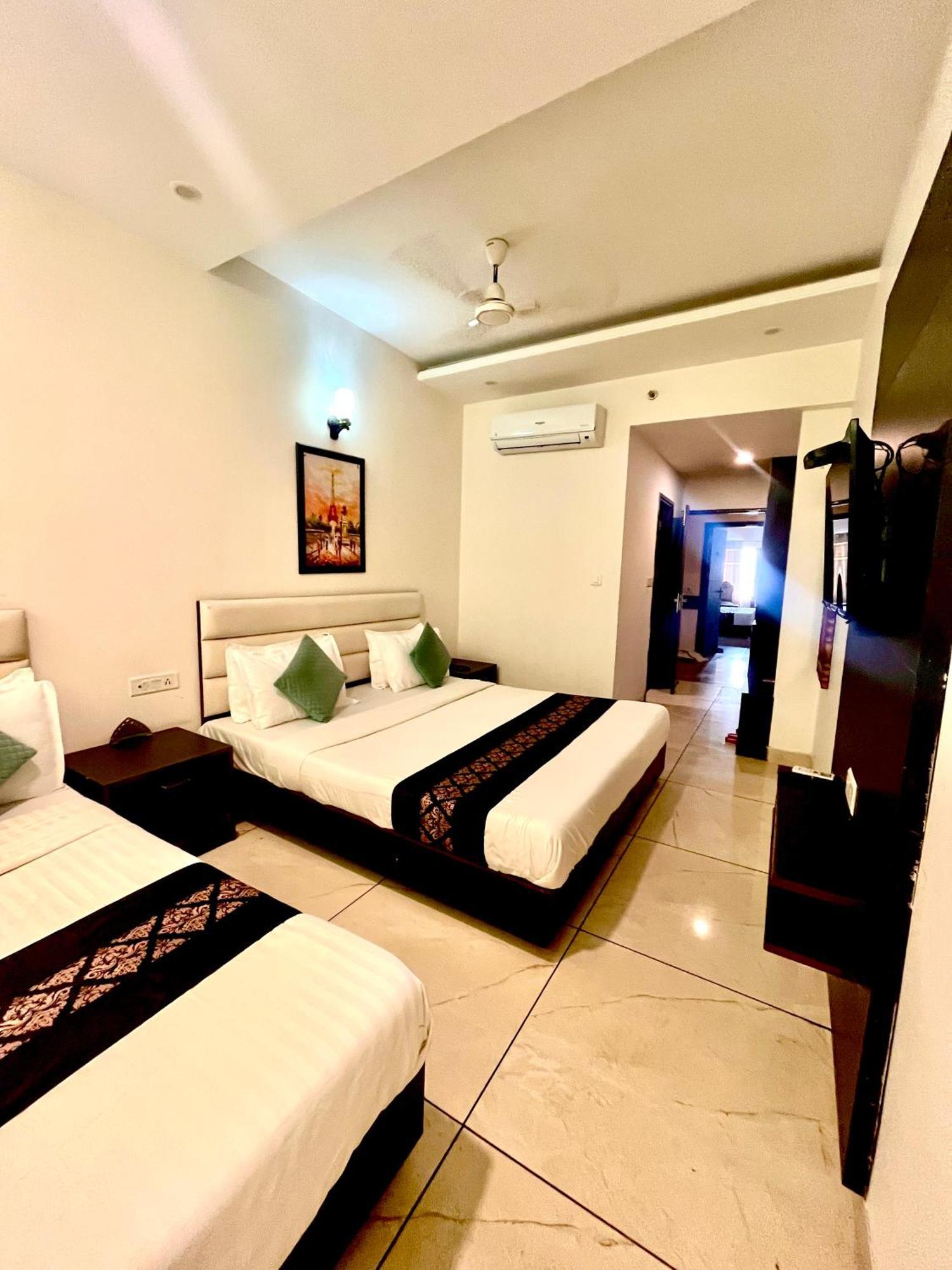 Jb Residency Zirakpur !! Top Rated & Most Awarded Property In Zirakpur Hotel Exterior foto