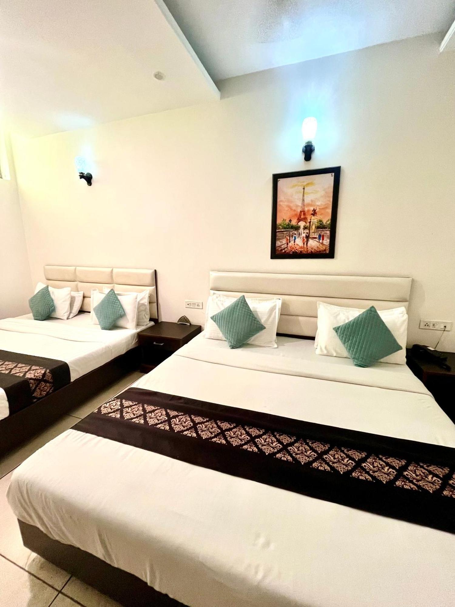 Jb Residency Zirakpur !! Top Rated & Most Awarded Property In Zirakpur Hotel Exterior foto